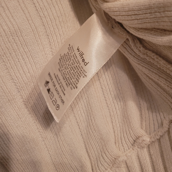 Aritzia | Small Plunge Cardigan - Picture 7 of 7